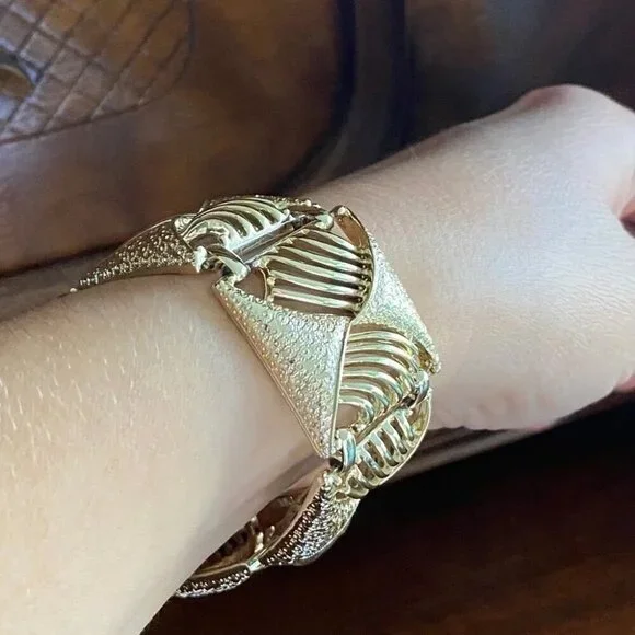 Coro Pegasus Art Deco Brushed Gold Tone Bracelet - Picture 7 of 8